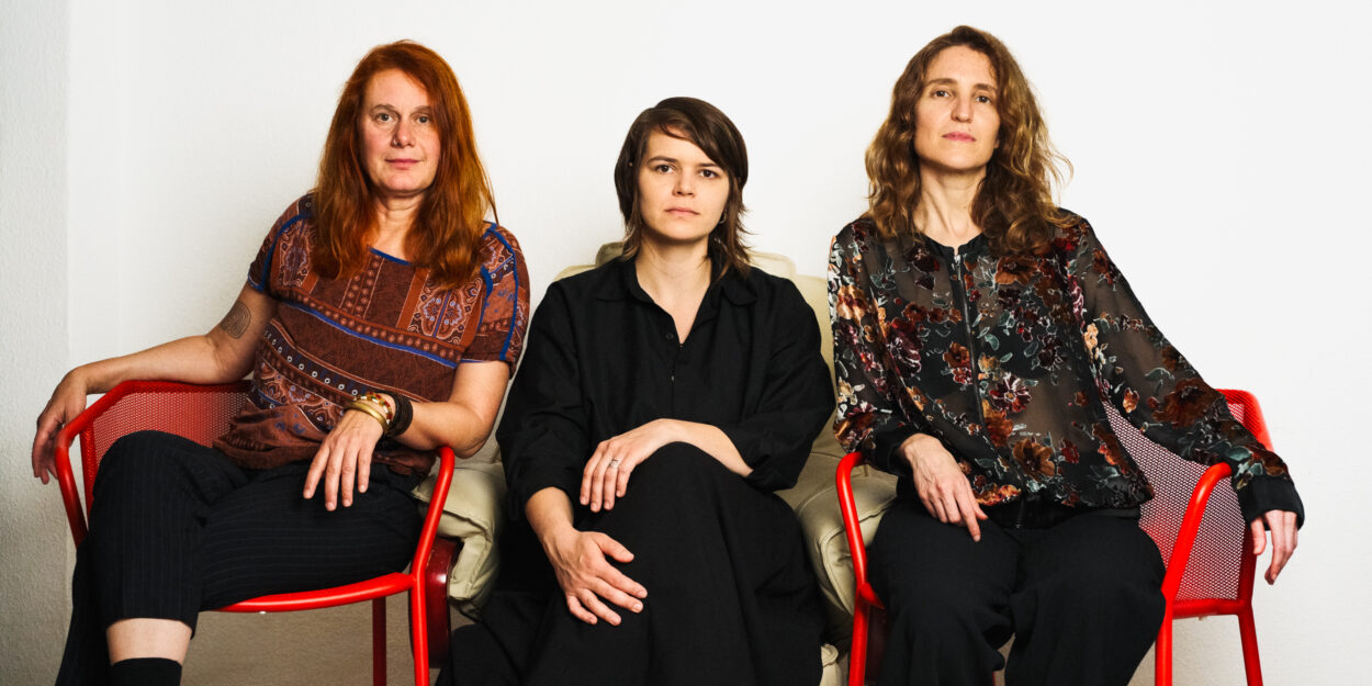 red color trio_03_3000px_photo by carina khorkhordina